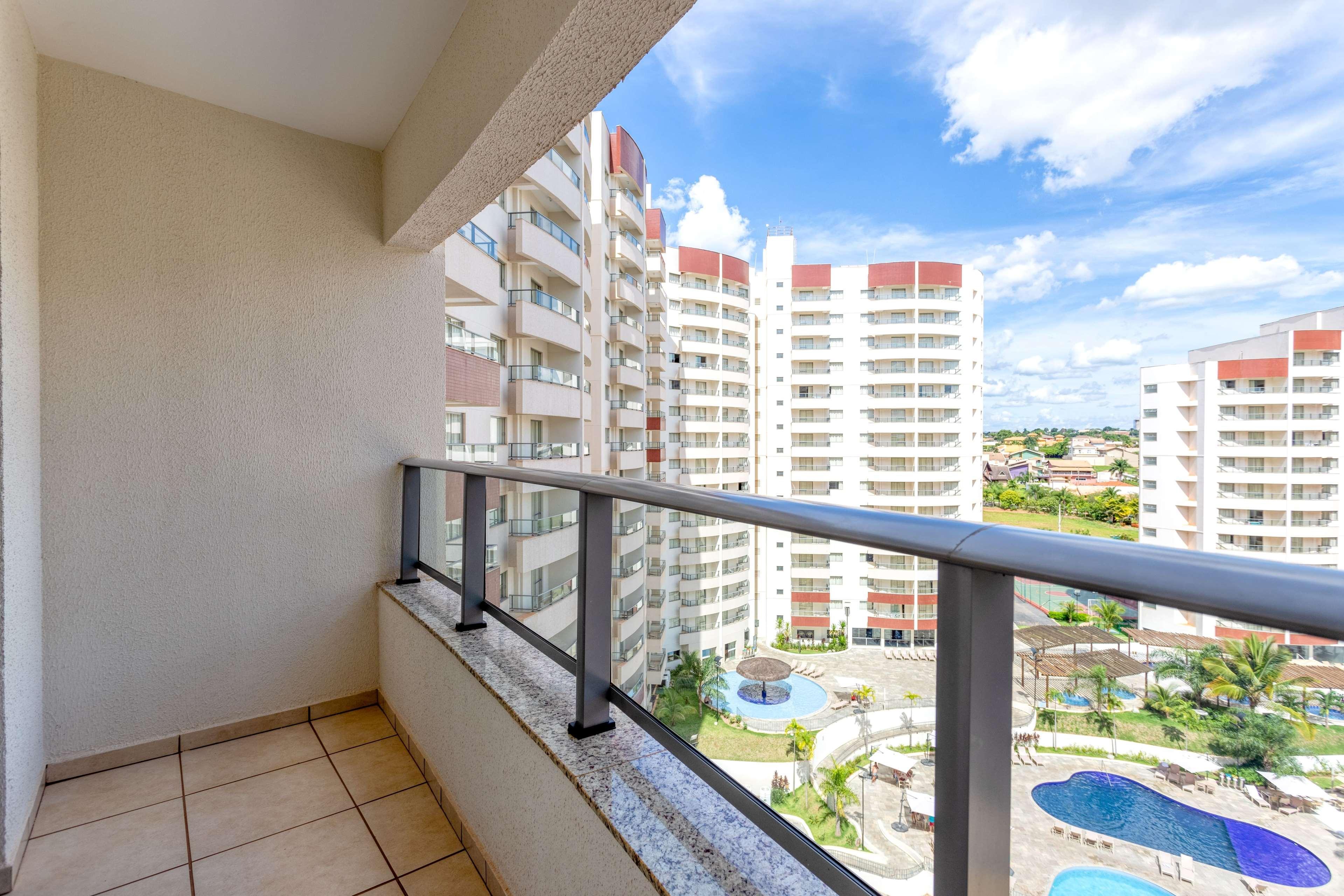 Wyndham Olimpia Royal Hotels Exterior foto A balcony in a condominium in Brazil